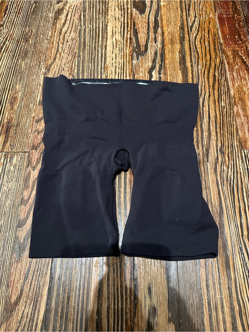 SKIMS NWOT Butt lifting shapewear short large